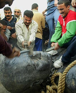 Iraq-statue Invasion of Iraq